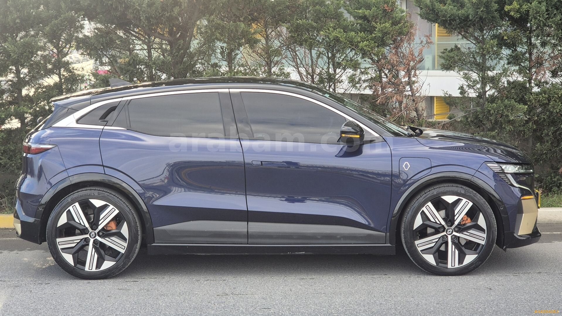 Galeriden Renault Megane E-Tech Iconic 2023 Model İstanbul 81.500 km Lacivert 4