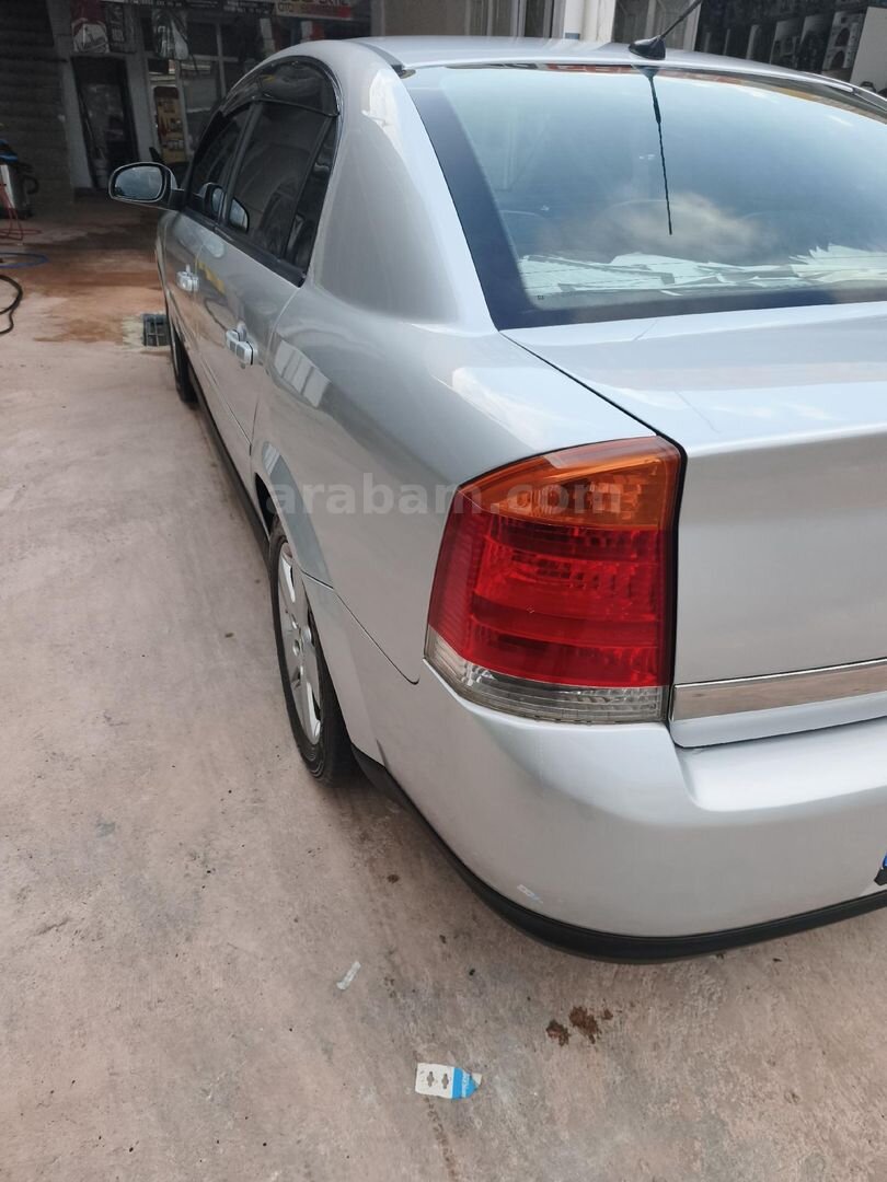 Galeriden Opel Vectra 1.6 Comfort 2005 Model Ordu 270.000 km Gri 4