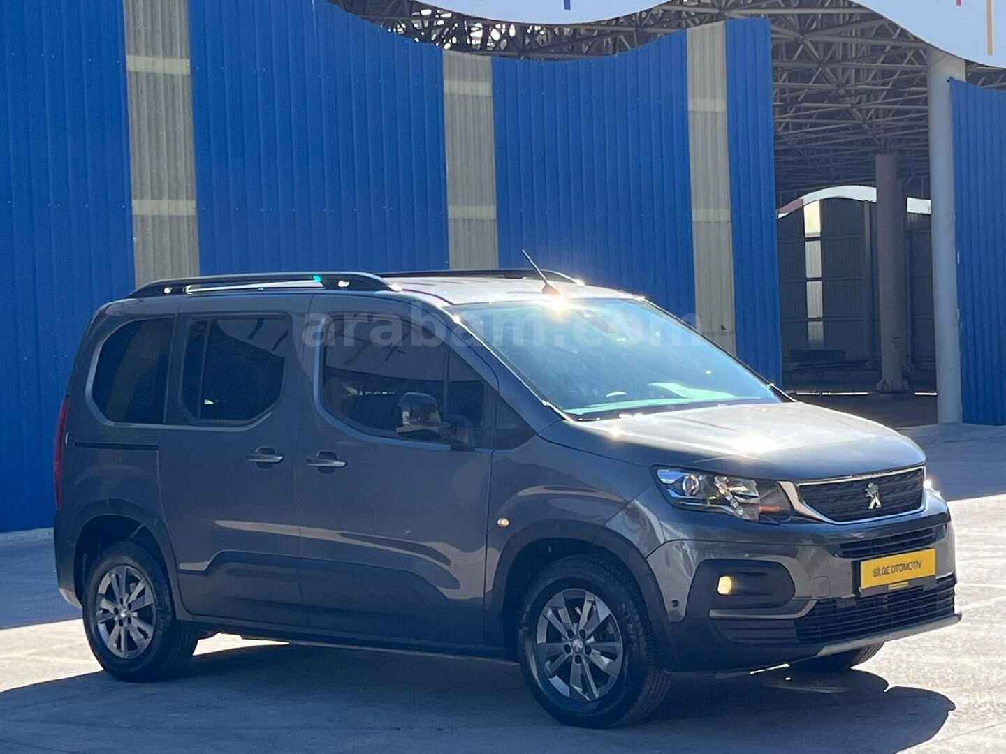 Galeriden Peugeot Rifter 1.5 BlueHDI Allure 2023 Model Kütahya 33.000 km Gri (Gümüş) 2