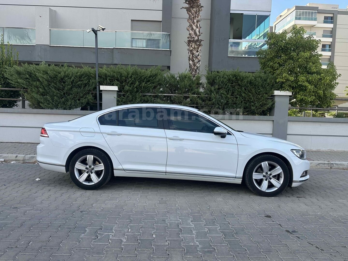 Galeriden Volkswagen Passat 1.6 TDi BlueMotion Comfortline 2016 Model İzmir 118.000 km Beyaz 3