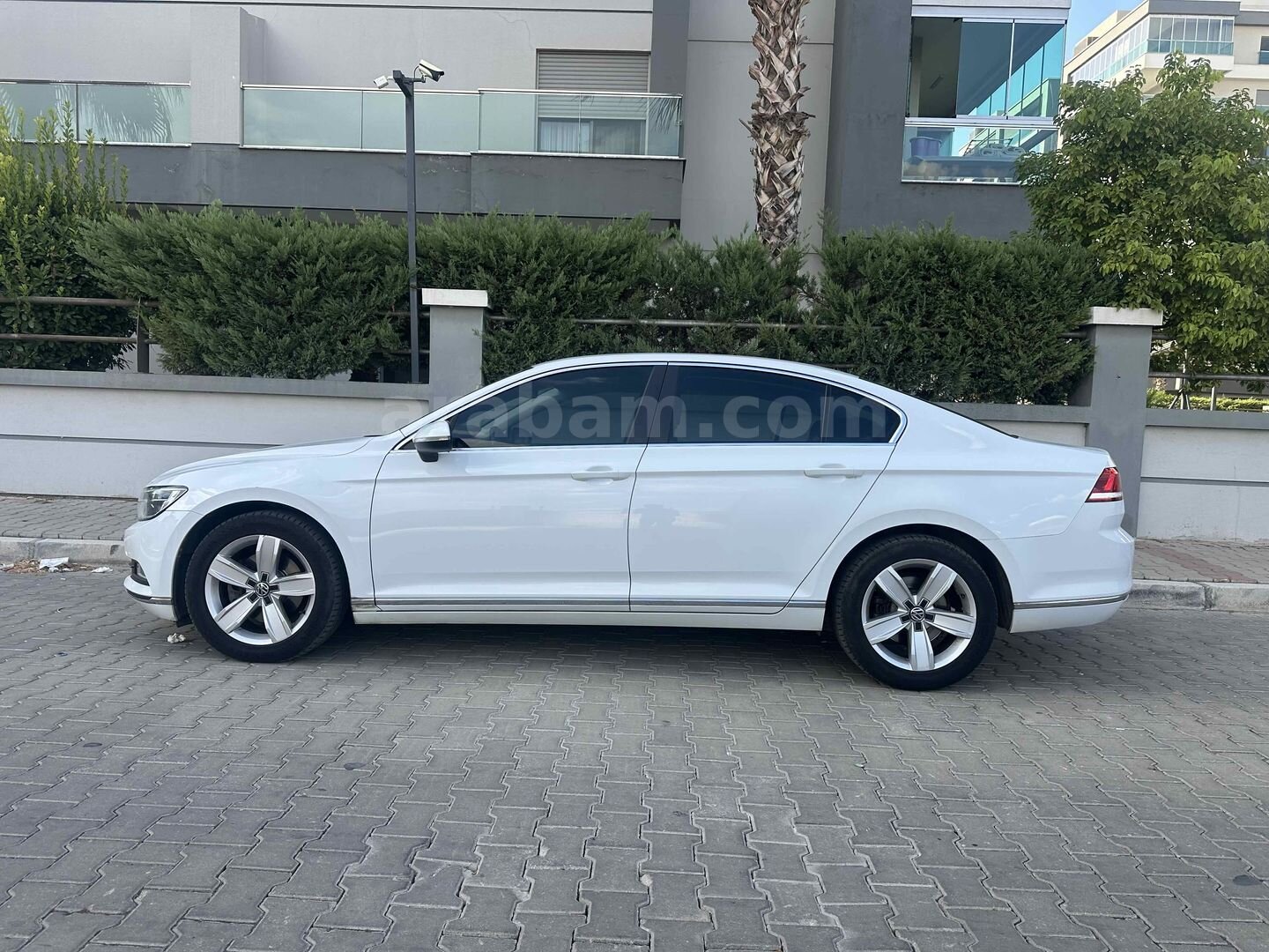 Galeriden Volkswagen Passat 1.6 TDi BlueMotion Comfortline 2016 Model İzmir 118.000 km Beyaz 4