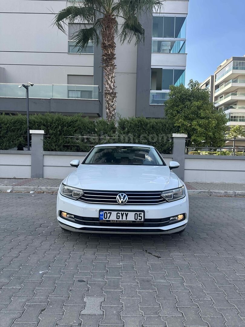 Galeriden Volkswagen Passat 1.6 TDi BlueMotion Comfortline 2016 Model İzmir 118.000 km Beyaz 2