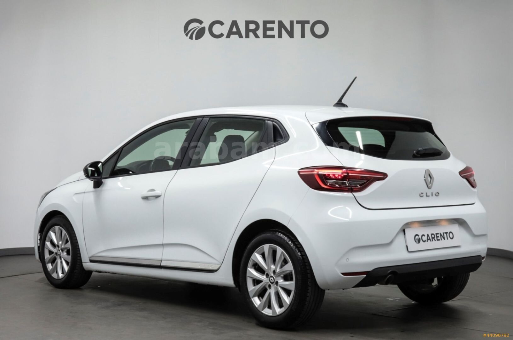 Galeriden Renault Clio 1.0 TCe Touch 2023 Model İstanbul 85.000 km Beyaz 3