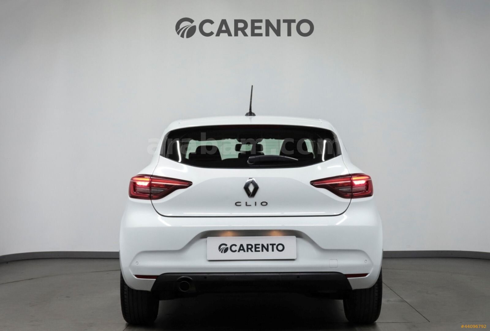 Galeriden Renault Clio 1.0 TCe Touch 2023 Model İstanbul 85.000 km Beyaz 4