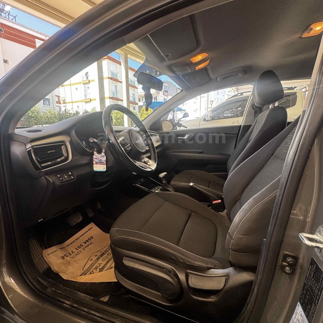 Galeriden Kia Rio 1.4 CVVT Cool 2022 Model Antalya 82.000 km Gri 5