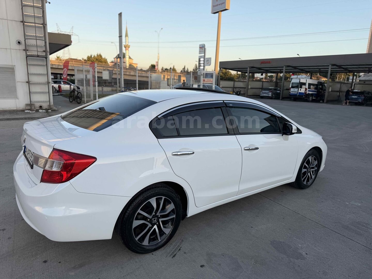 Sahibinden Honda Civic 1.6i VTEC Eco Executive 2016 Model Sakarya 78.000 km Beyaz 3