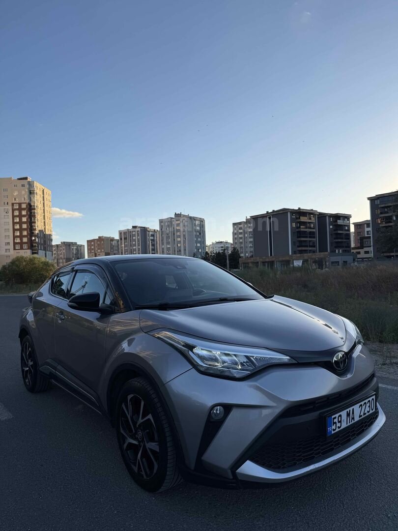 Sahibinden Toyota C-HR 1.2 Turbo Passion 2020 Model 33.300 km Gri (Gümüş) 4