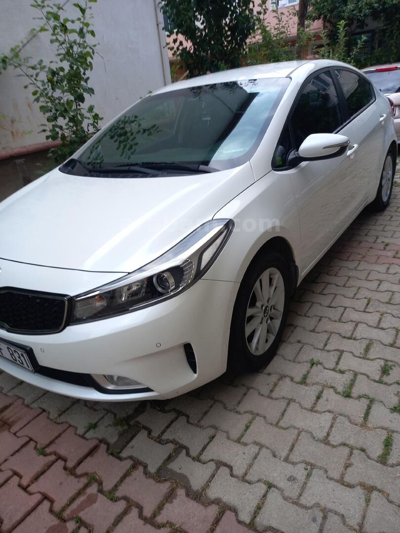 Sahibinden Kia Cerato 1.6 CRDi Concept Techno 2017 Model İstanbul 103.000 km Beyaz 2