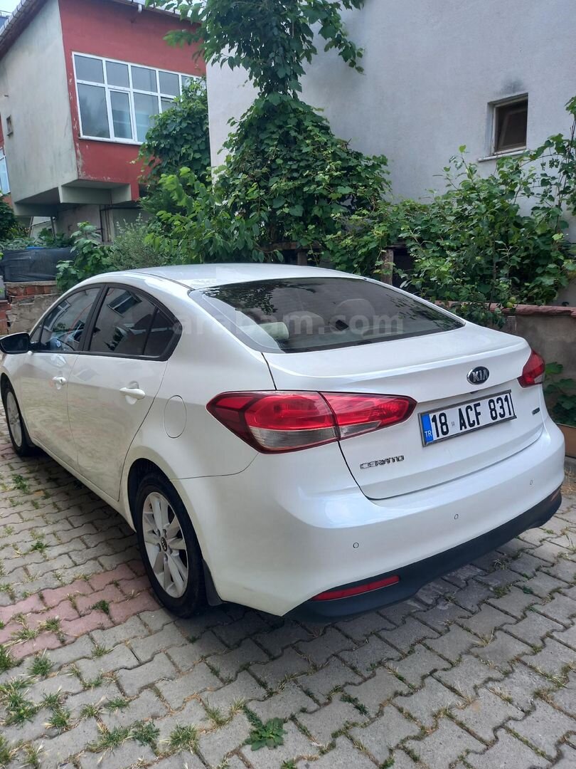Sahibinden Kia Cerato 1.6 CRDi Concept Techno 2017 Model İstanbul 103.000 km Beyaz 4