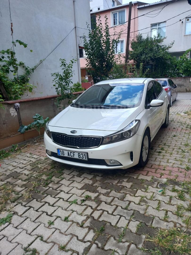 Sahibinden Kia Cerato 1.6 CRDi Concept Techno 2017 Model İstanbul 103.000 km Beyaz 3