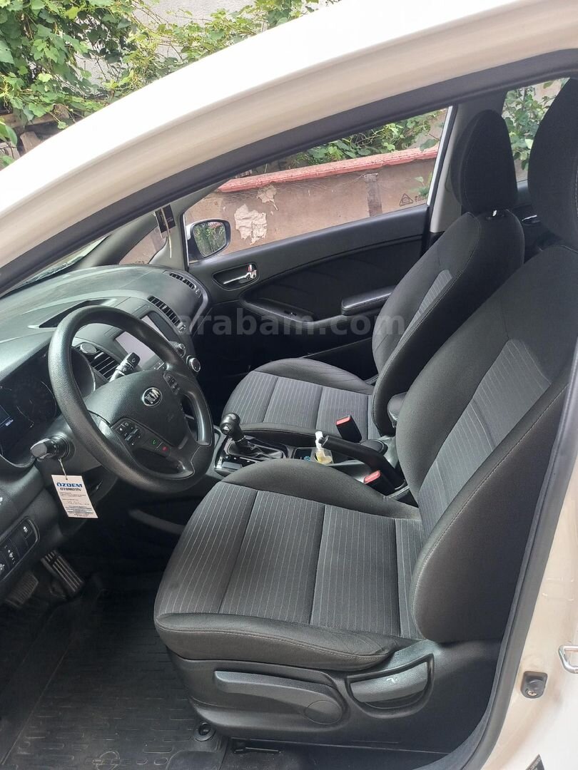 Sahibinden Kia Cerato 1.6 CRDi Concept Techno 2017 Model İstanbul 103.000 km Beyaz 7