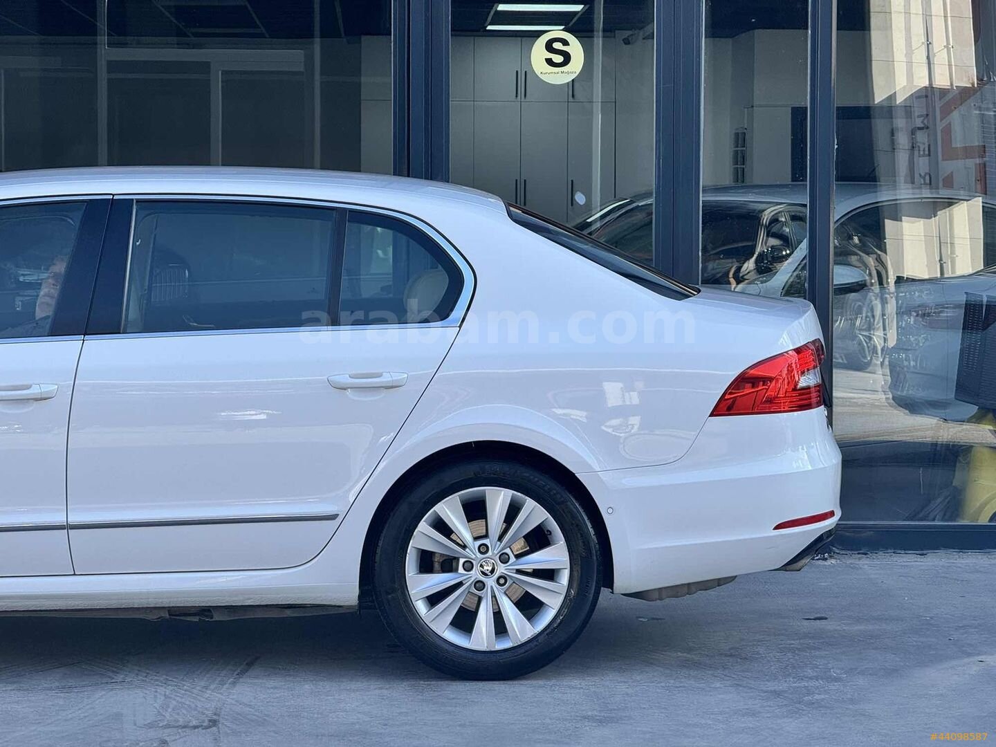 HATASIZ BOYASIZ 2015 MODEL SKODA SUPERB 1.6TDI ELEGANCE 171.KM 6