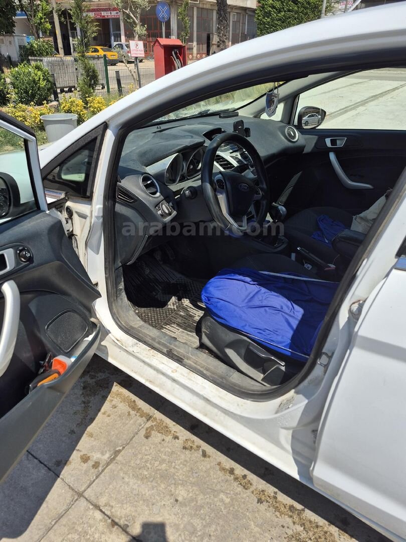 Sahibinden Ford Fiesta 1.4 Titanium 2012 Model 5.500 km Beyaz 7