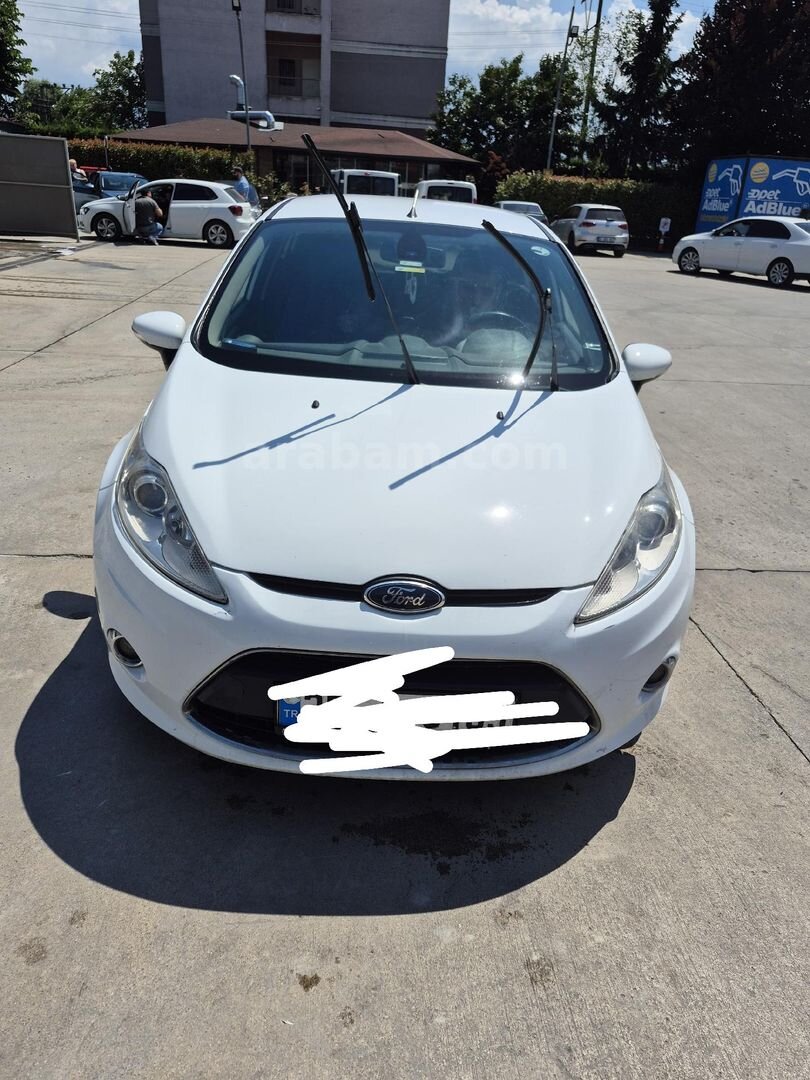Sahibinden Ford Fiesta 1.4 Titanium 2012 Model 5.500 km Beyaz 1