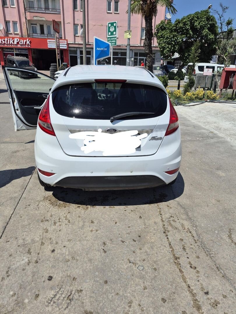 Sahibinden Ford Fiesta 1.4 Titanium 2012 Model 5.500 km Beyaz 2