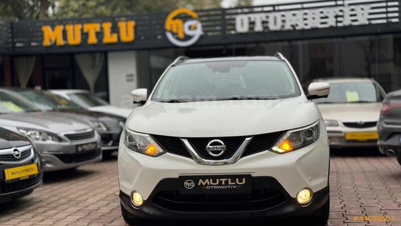 MUTLU OTOMOBİLDEN BOYASIZ QASHQAİ FULL 1.6 DCİ PREMIUM PACK