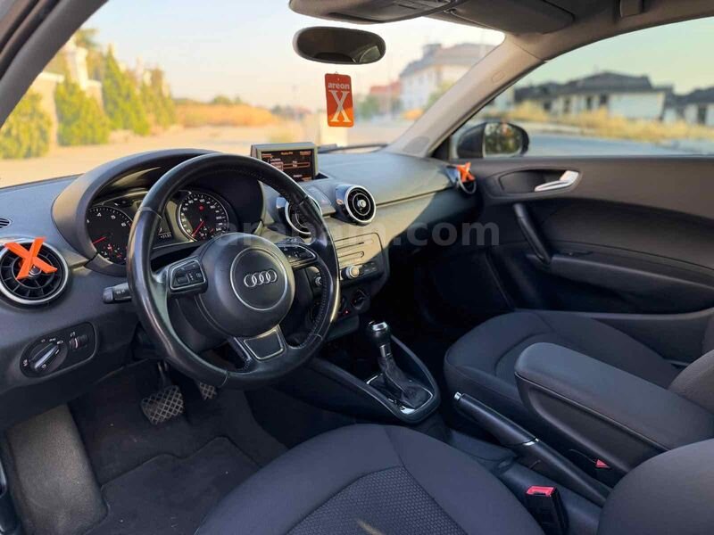 Sahibinden Audi A1 1.4 TFSI Attraction 2011 Model 171.000 km Mavi (metalik) 7