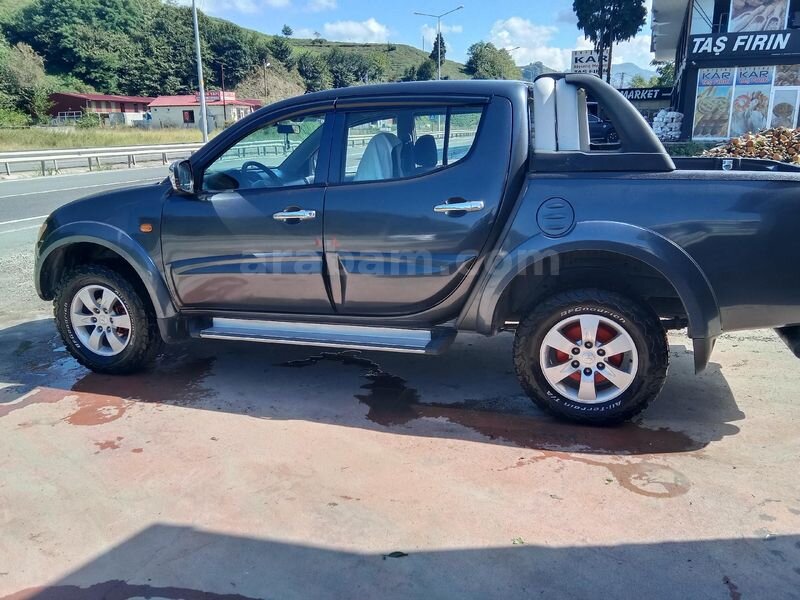 2009 model L200 4X2 Mitsubishi