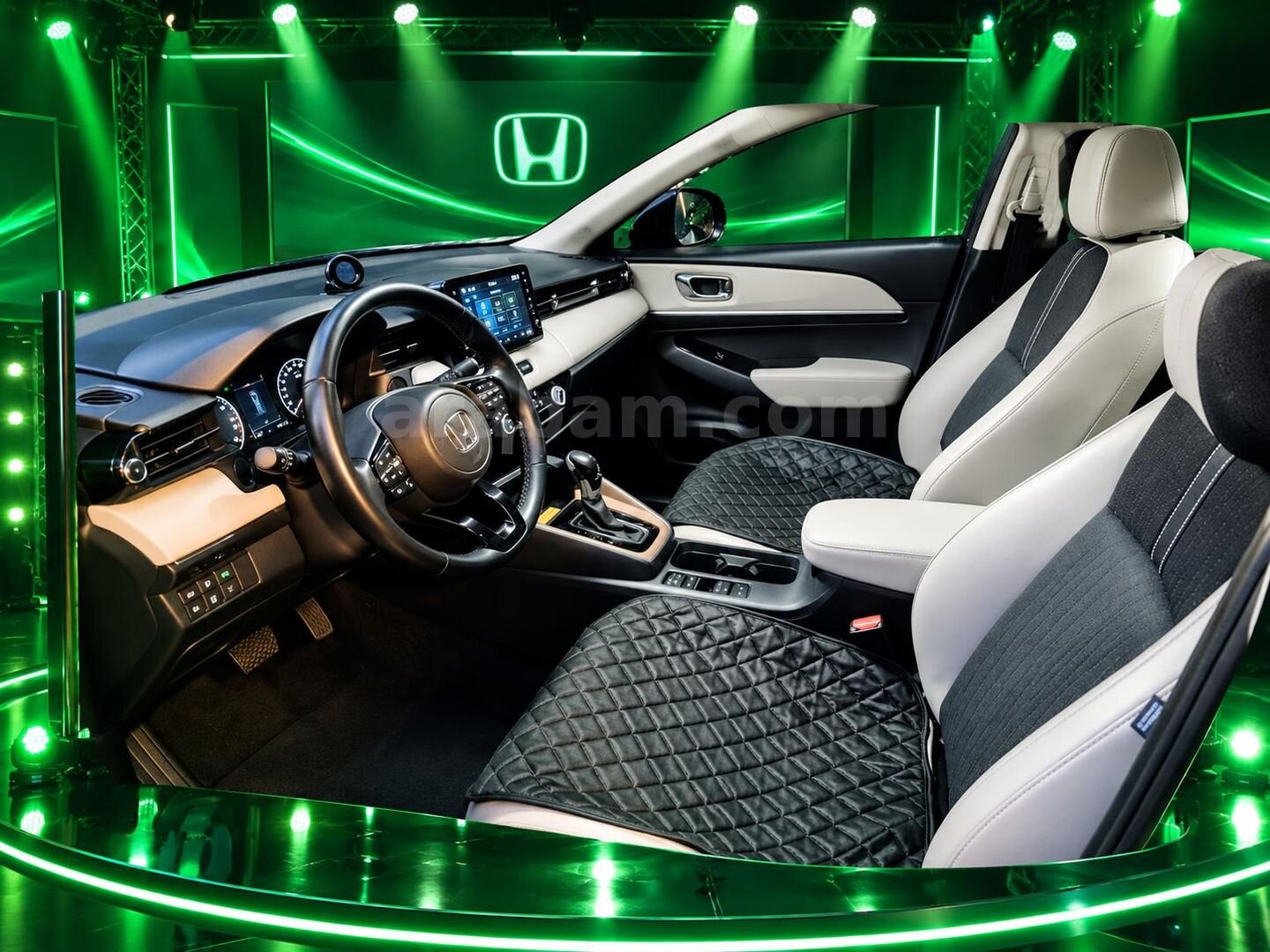 İLK KOKUSU ÜZERİNDE GARAJ ARABASI SİGARA DAHİ İÇİLMEMİŞ HONDA HRV STYLE 5