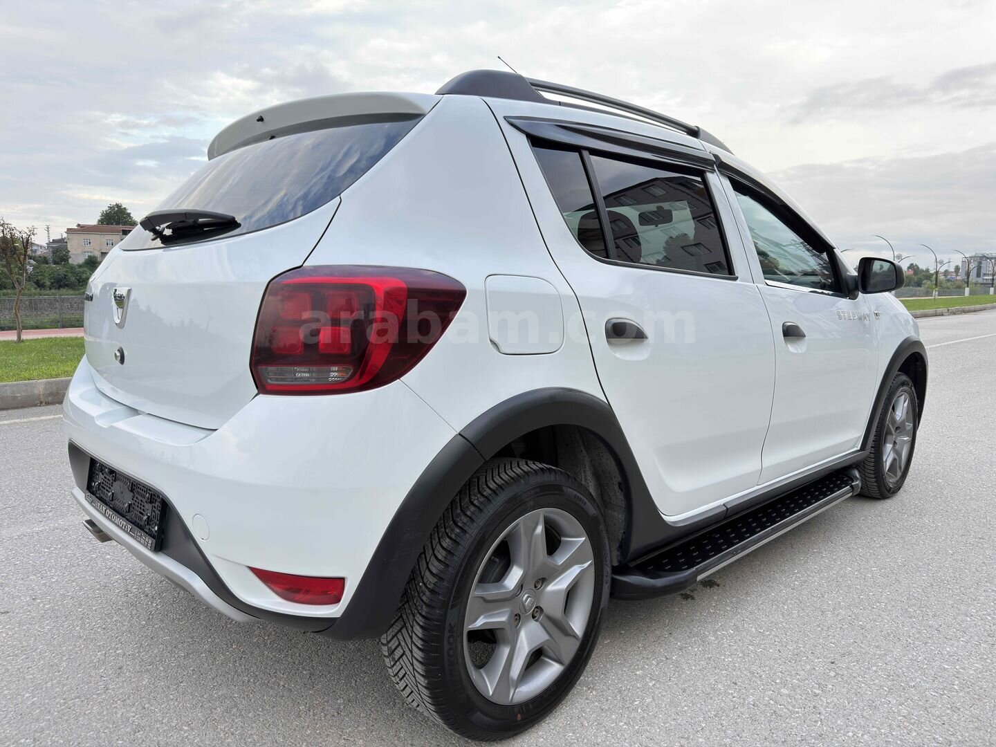 Galeriden Dacia Sandero 1.5 dCi Stepway 2017 Model Samsun 93.000 km Beyaz 7