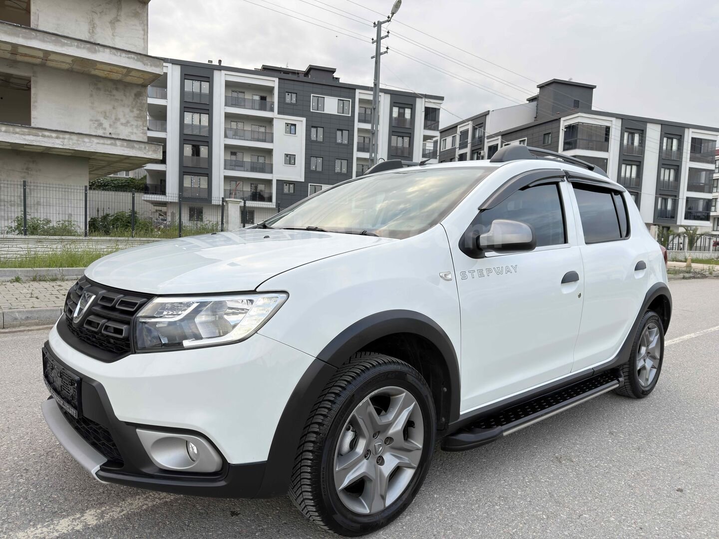 Galeriden Dacia Sandero 1.5 dCi Stepway 2017 Model Samsun 93.000 km Beyaz 3