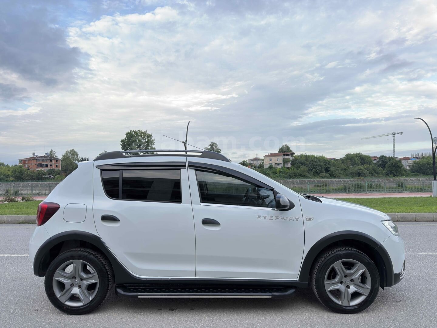 Galeriden Dacia Sandero 1.5 dCi Stepway 2017 Model Samsun 93.000 km Beyaz 4