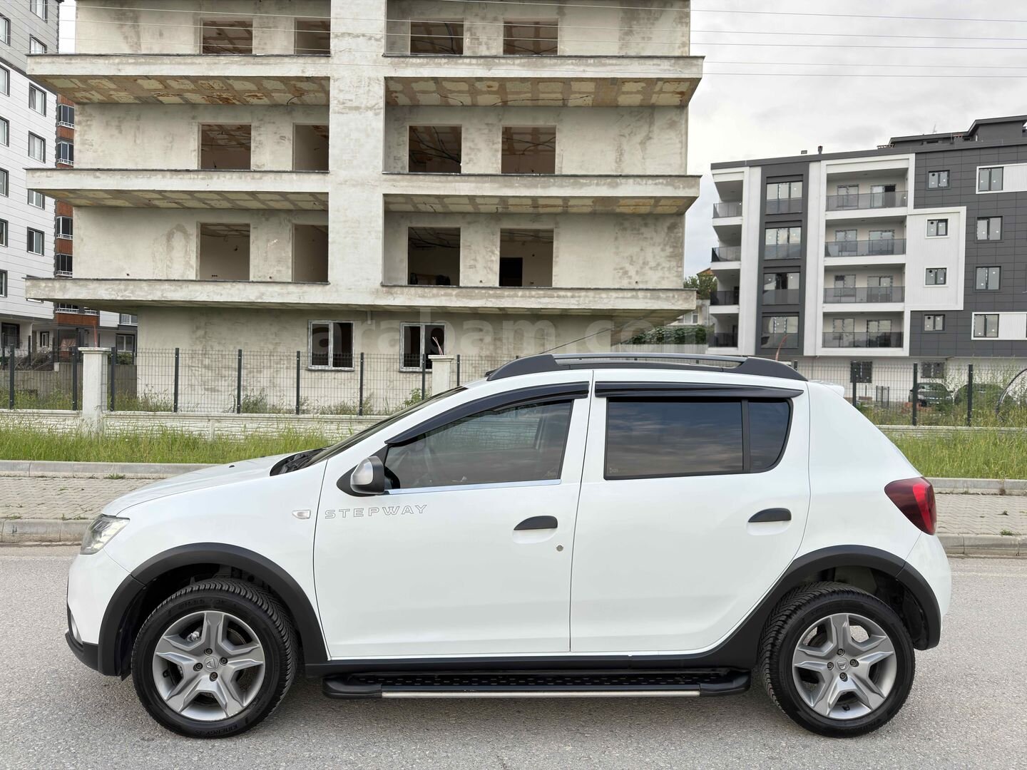Galeriden Dacia Sandero 1.5 dCi Stepway 2017 Model Samsun 93.000 km Beyaz 5