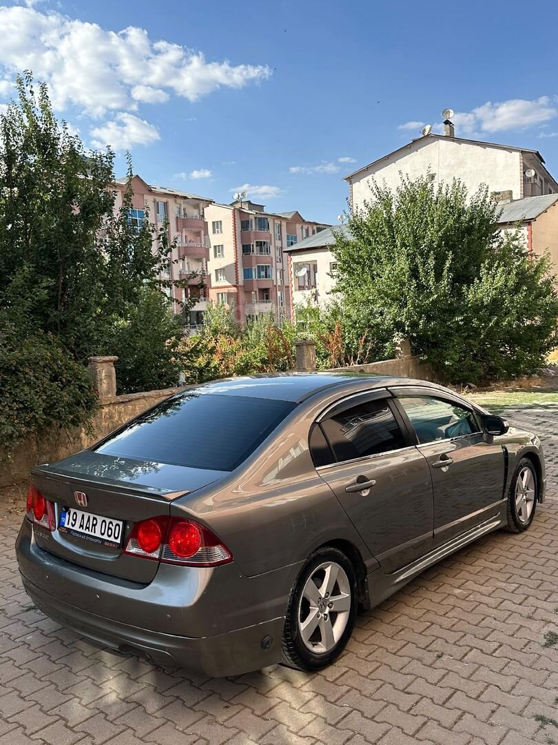 Sahibinden Honda Civic 1.6i VTEC Premium 2008 Model 2