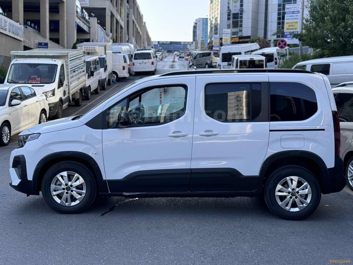 Galeriden Peugeot Rifter 1.5 BlueHDI Allure 2025 Model İstanbul 37.000 km Beyaz 6