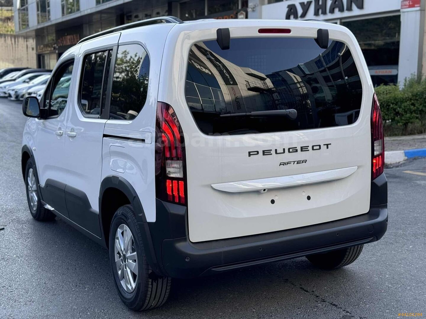 Galeriden Peugeot Rifter 1.5 BlueHDI Allure 2025 Model İstanbul 37.000 km Beyaz 5