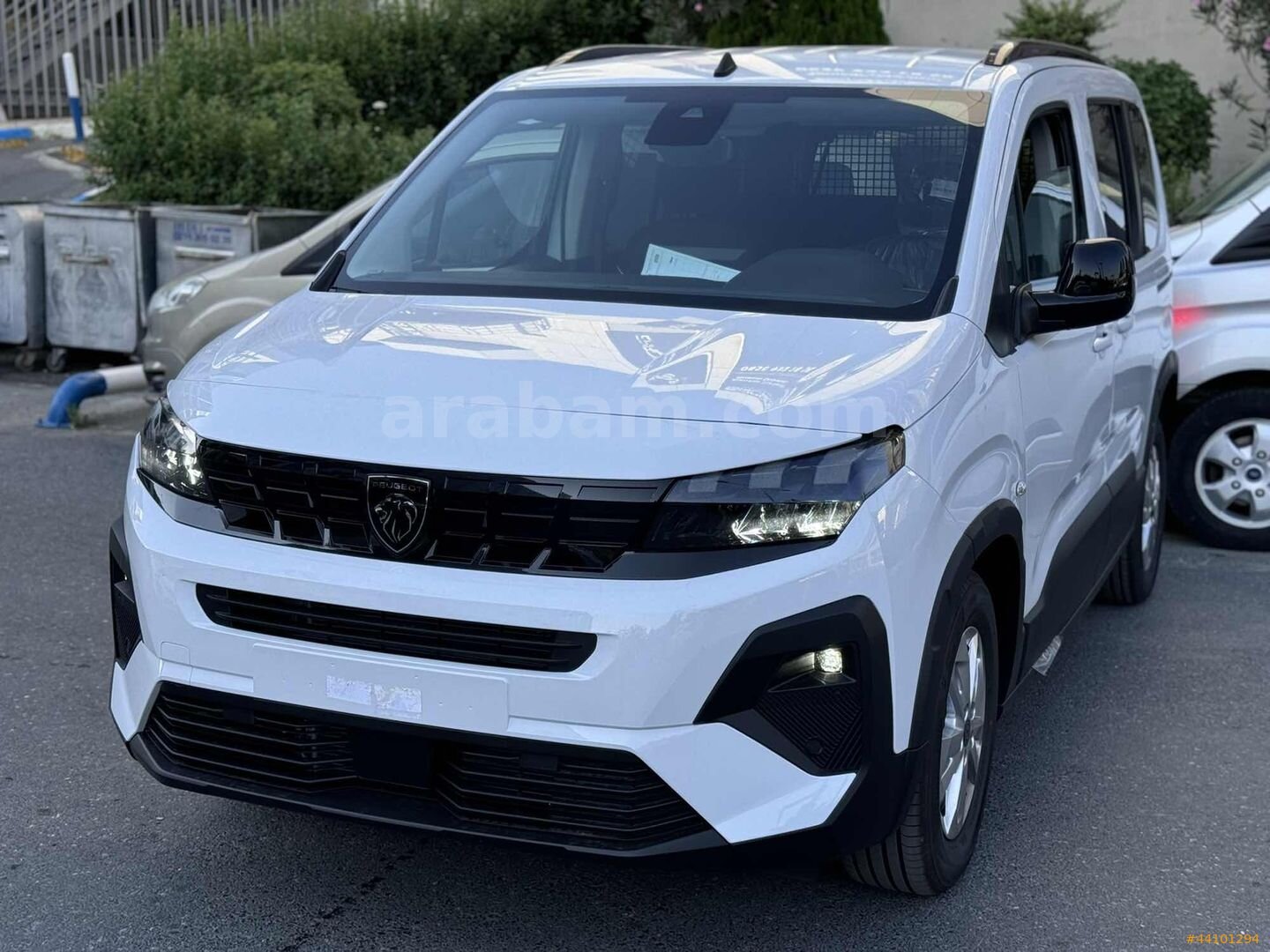 Galeriden Peugeot Rifter 1.5 BlueHDI Allure 2025 Model İstanbul 37.000 km Beyaz 7