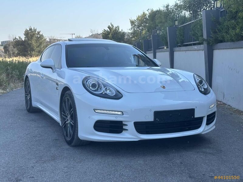 Galeriden Porsche Panamera Diesel 2013 Model İzmir 156.000 km Beyaz