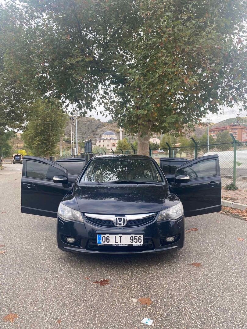 Sahibinden OTOMATİK Honda Civic 1.6i VTEC Elegance 2010 Model 1