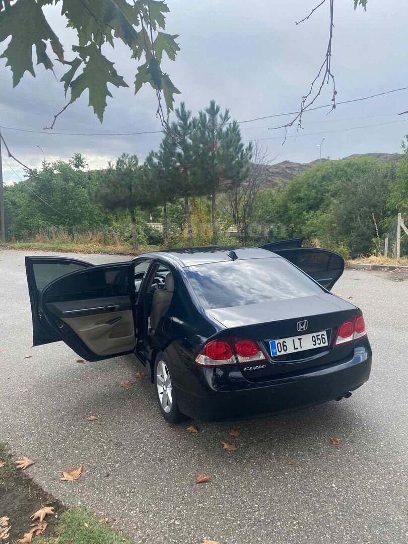 Sahibinden OTOMATİK Honda Civic 1.6i VTEC Elegance 2010 Model 2