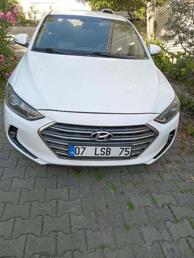 Sahibinden Hyundai Elantra 1.6 CRDi Elite 2016 Model 212.000 km Beyaz 5