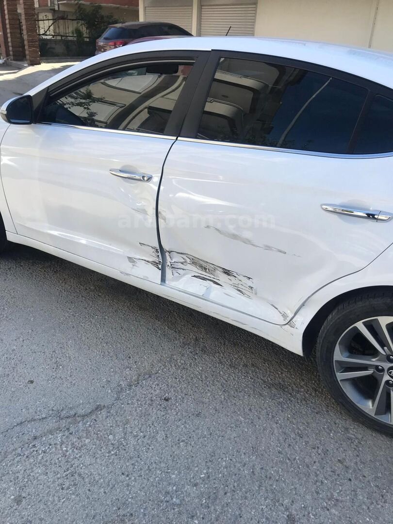 Sahibinden Hyundai Elantra 1.6 CRDi Elite 2016 Model 212.000 km Beyaz 2
