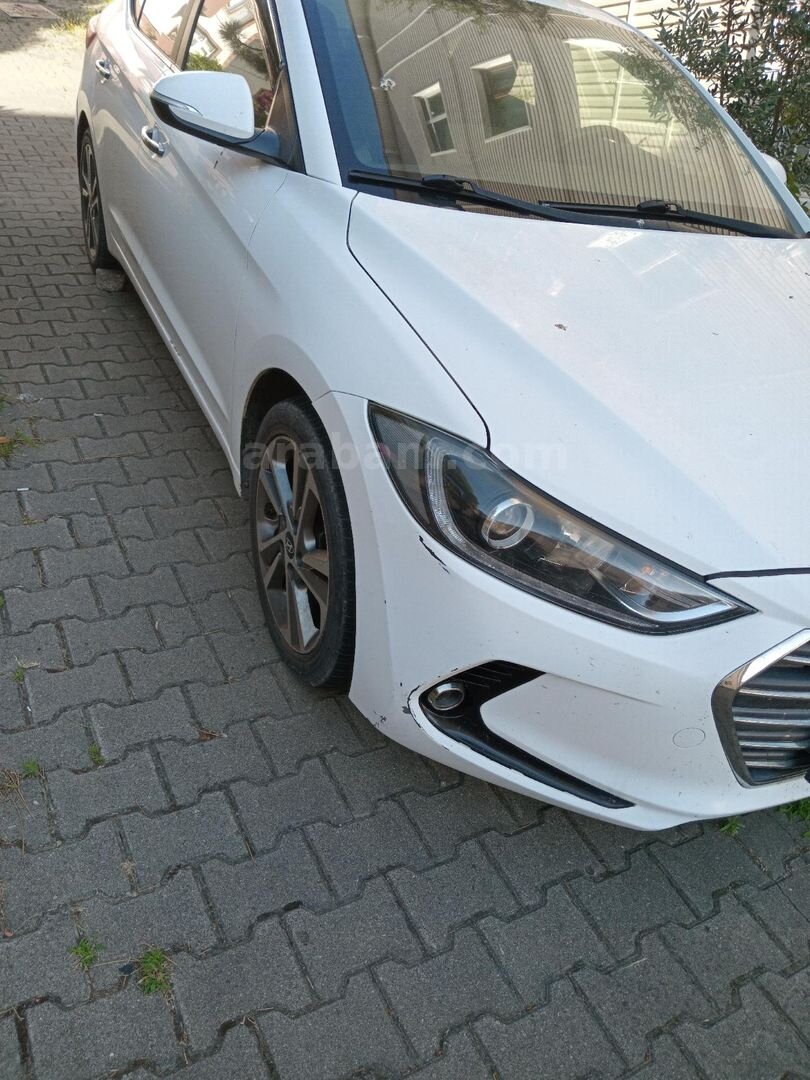 Sahibinden Hyundai Elantra 1.6 CRDi Elite 2016 Model 212.000 km Beyaz 4