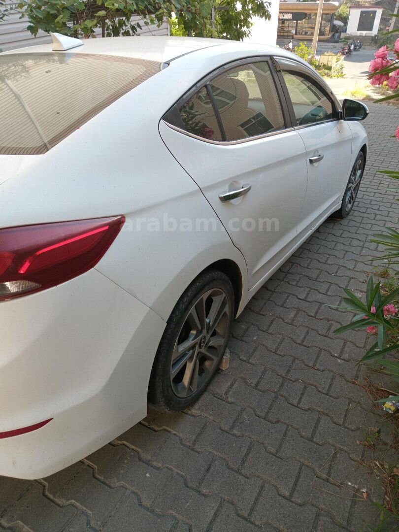 Sahibinden Hyundai Elantra 1.6 CRDi Elite 2016 Model 212.000 km Beyaz 6