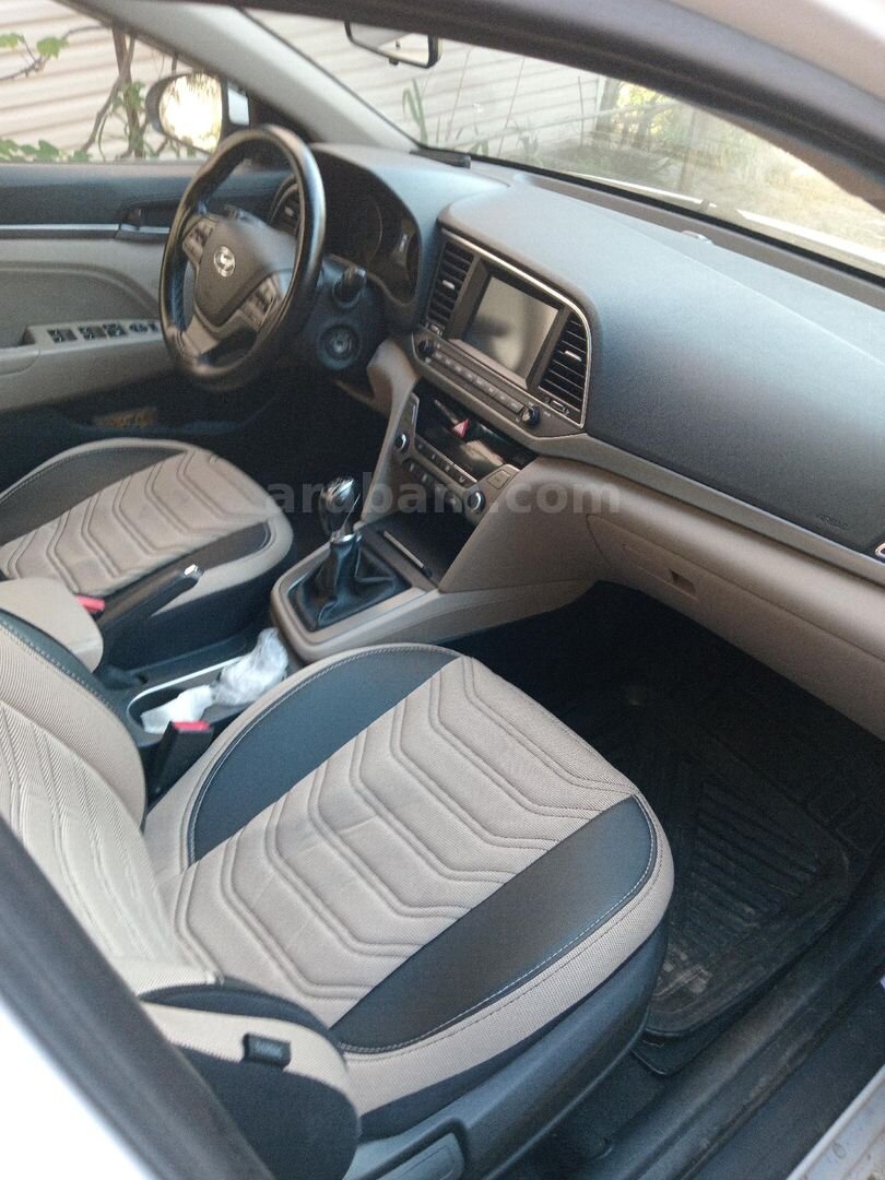 Sahibinden Hyundai Elantra 1.6 CRDi Elite 2016 Model 212.000 km Beyaz 1