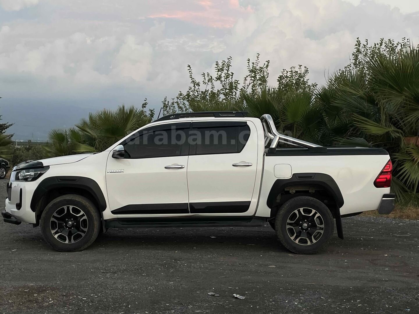 Sahibinden TEMİZ Toyota Hilux 4x2 Adventure 2
