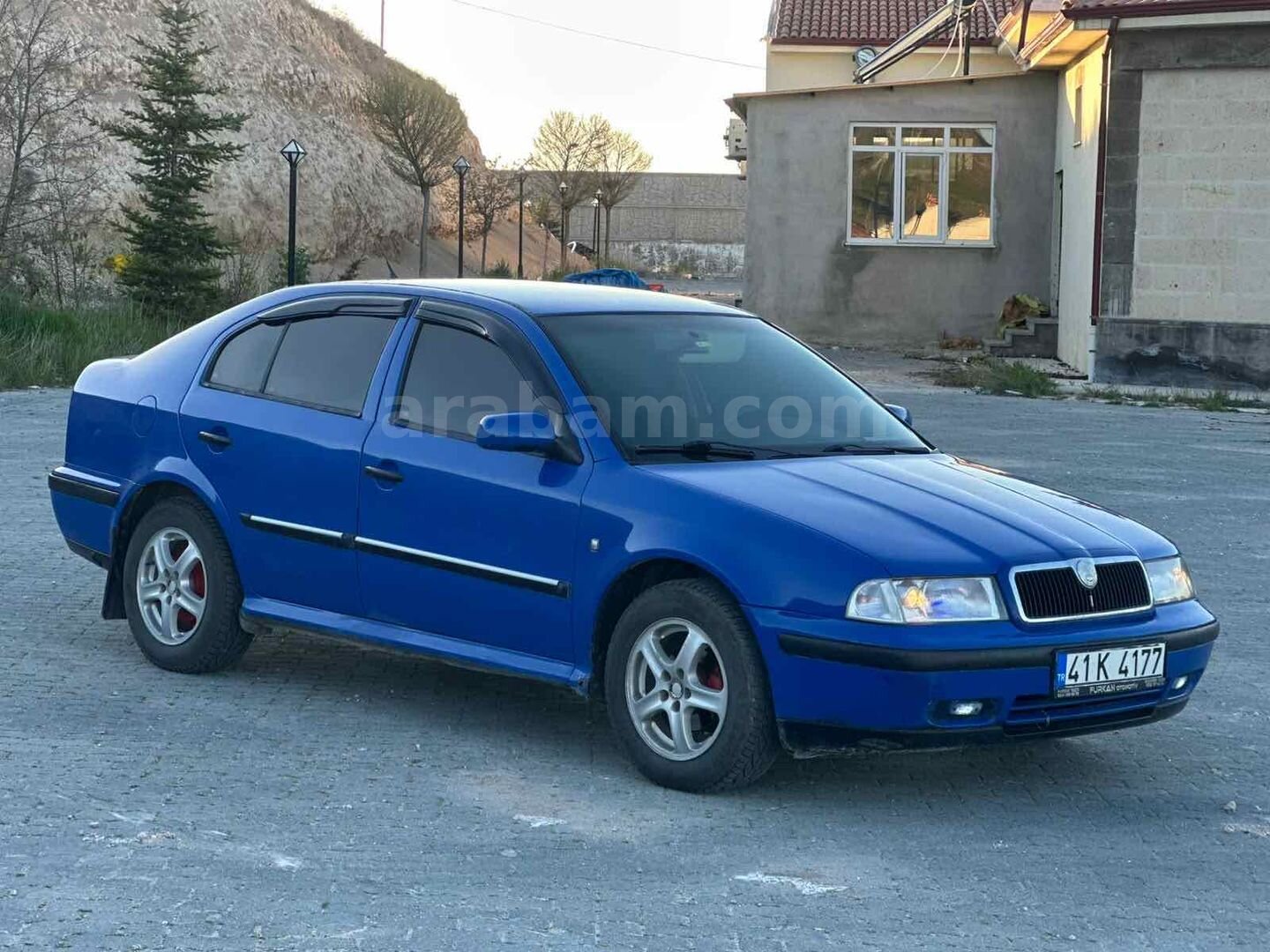 Galeriden Skoda Octavia 1.6 GLX 2000 Model Yozgat 350.000 km Mavi 2