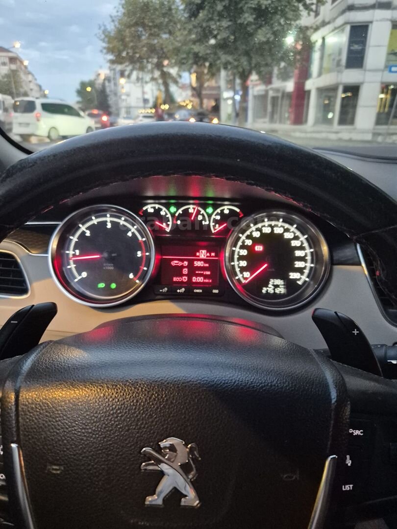 Sahibinden temiz aile aracı Peugeot 508 1.6 e-HDi Active 2012 Model 3