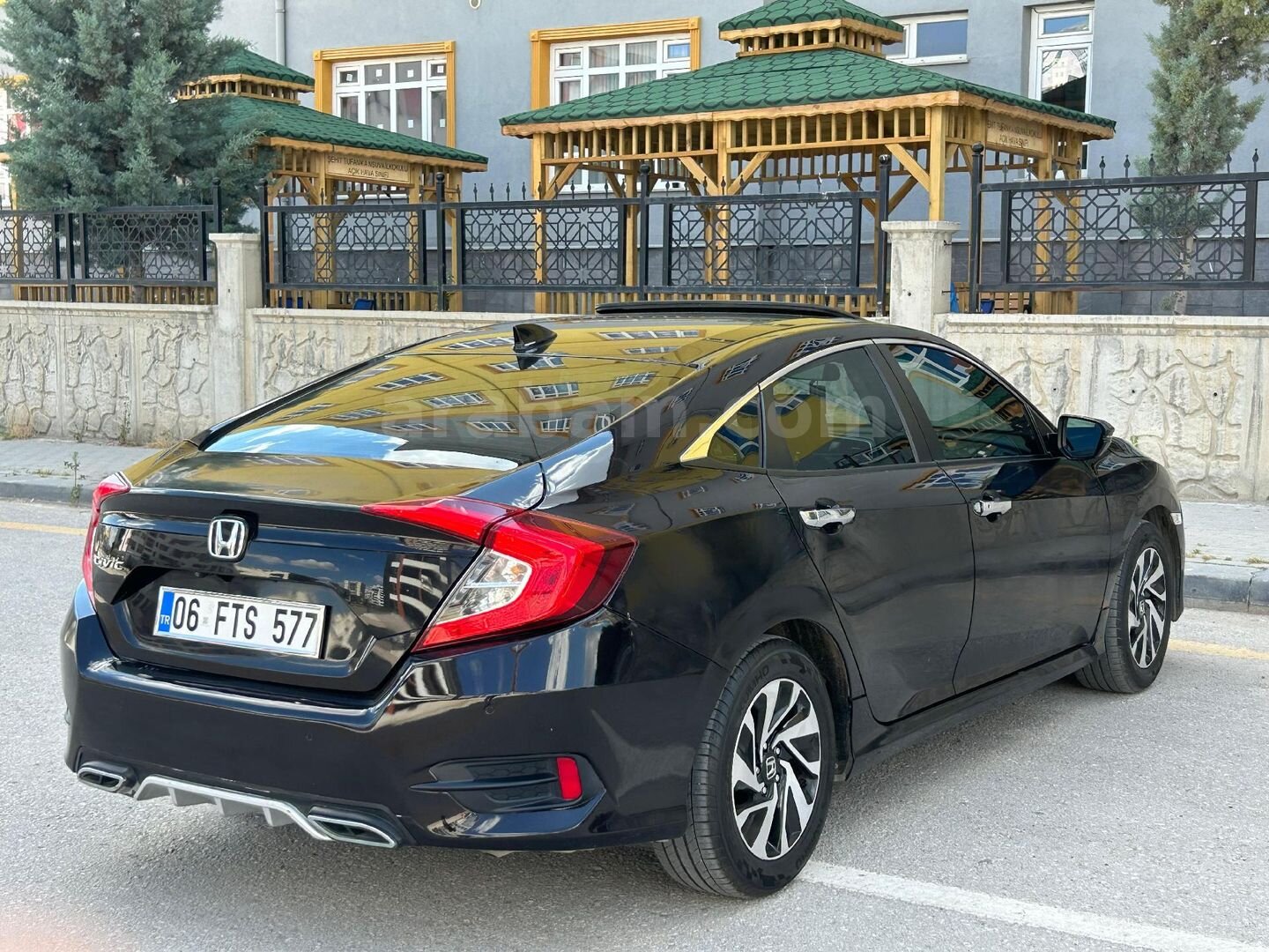 Sahibinden Honda Civic 1.6i VTEC Executive 2017 Model 170.000 km Siyah 3
