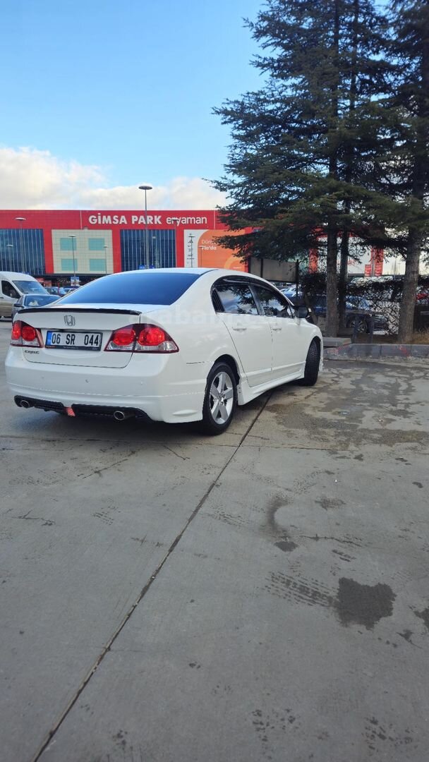 Sahibinden Honda Civic 1.6 Premium 2011 Model 250.000 km Beyaz 4