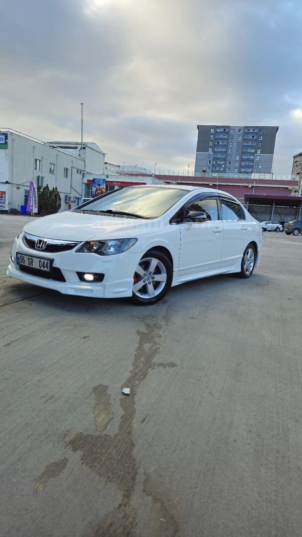 Sahibinden Honda Civic 1.6 Premium 2011 Model 250.000 km Beyaz 2