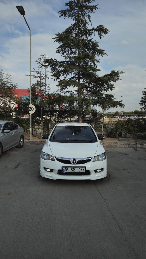 Sahibinden Honda Civic 1.6 Premium 2011 Model 250.000 km Beyaz 6