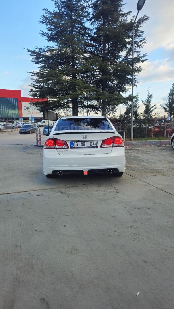 Sahibinden Honda Civic 1.6 Premium 2011 Model 250.000 km Beyaz 5
