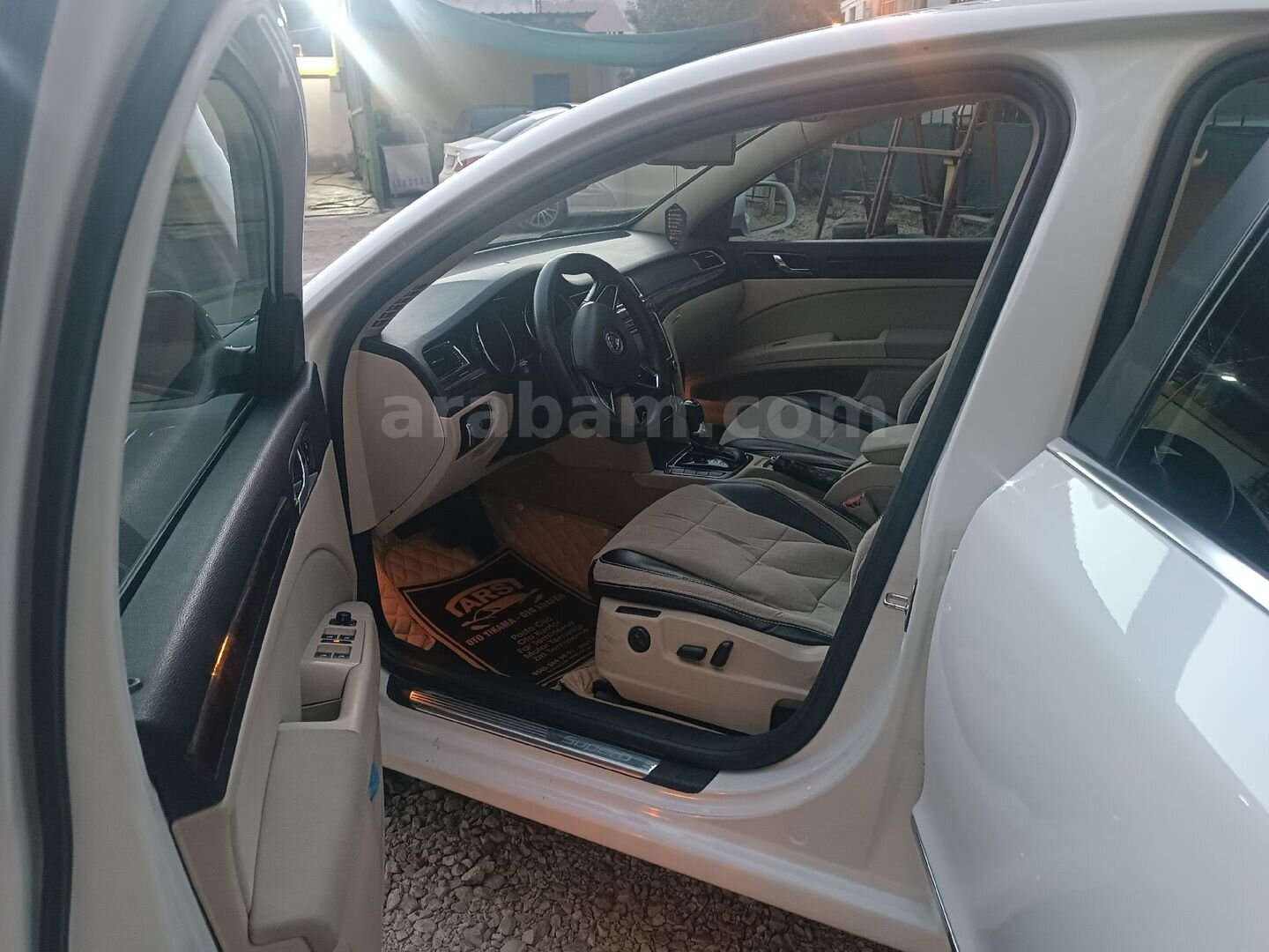 Sahibinden Skoda SuperB 1.6 TDI Elegance 2014 Model 230.000 km Beyaz 4