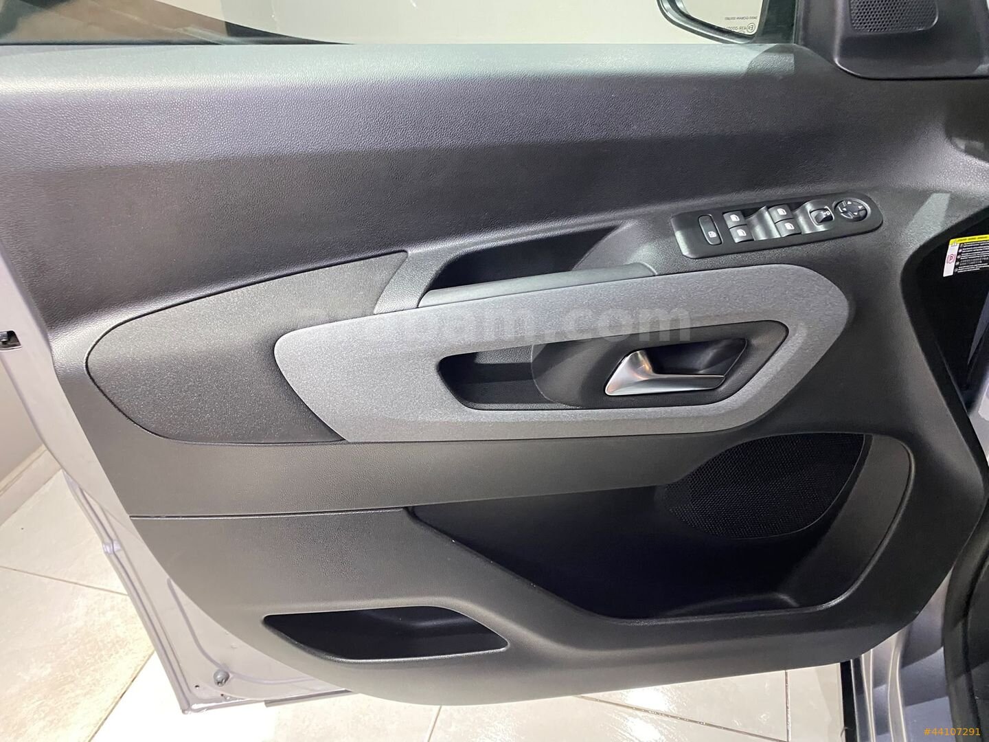 Galeriden Peugeot Rifter 1.5 BlueHDI GT 2026 Model İzmir 23.092 km Gri 7