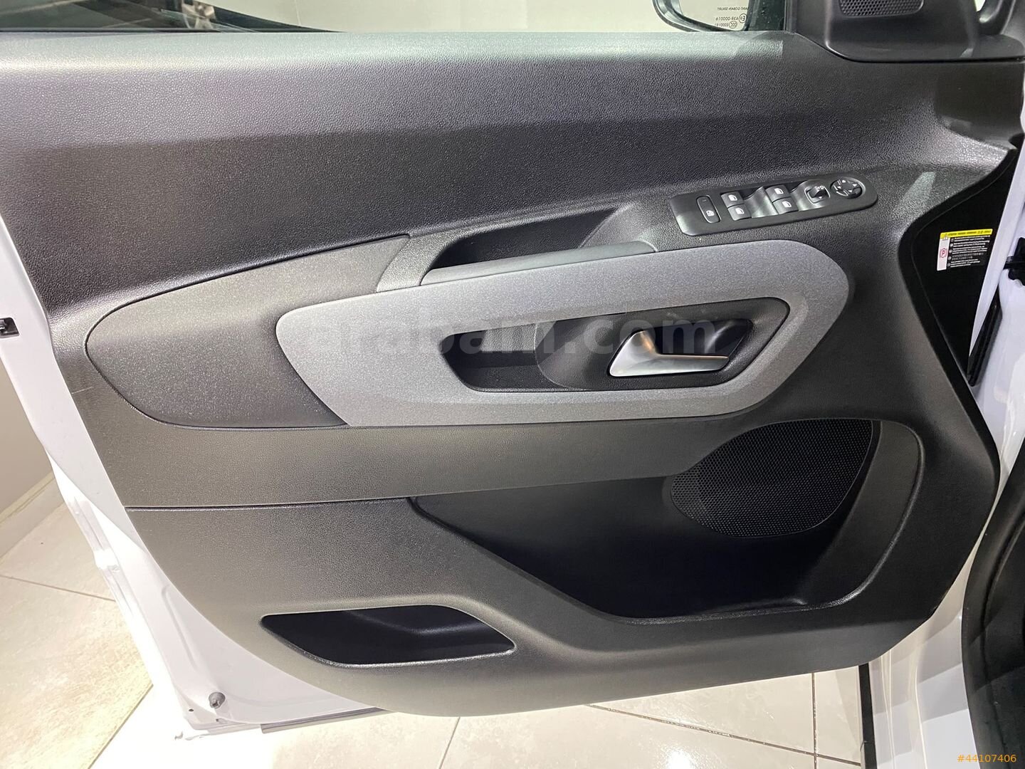 Galeriden Peugeot Rifter 1.5 BlueHDI Allure 2026 Model İzmir 12.608 km Beyaz 7